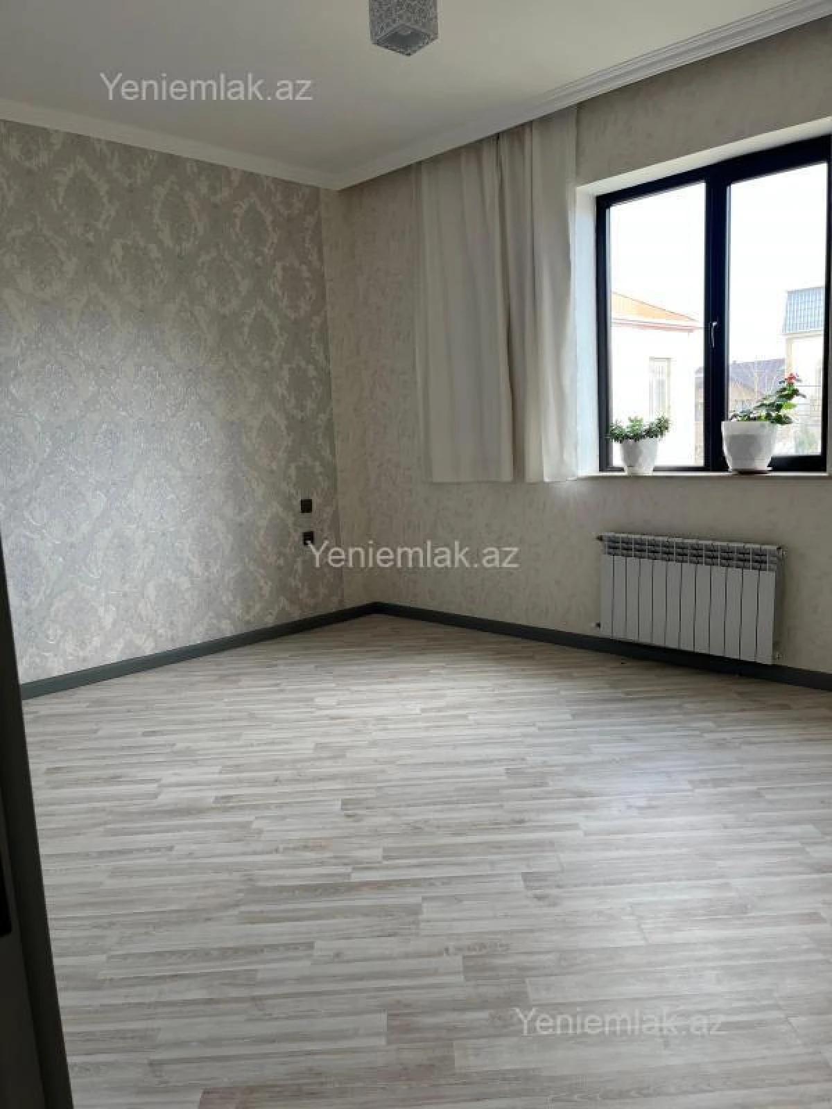 Satılır 6 otaqlı həyət evi 240 m²