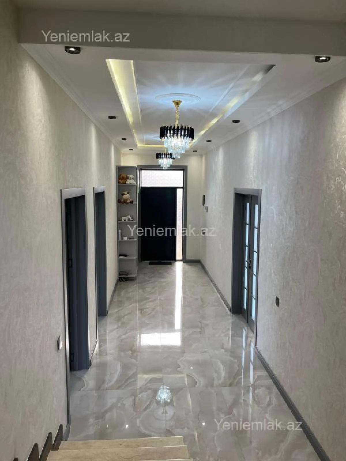 Satılır 6 otaqlı həyət evi 240 m²