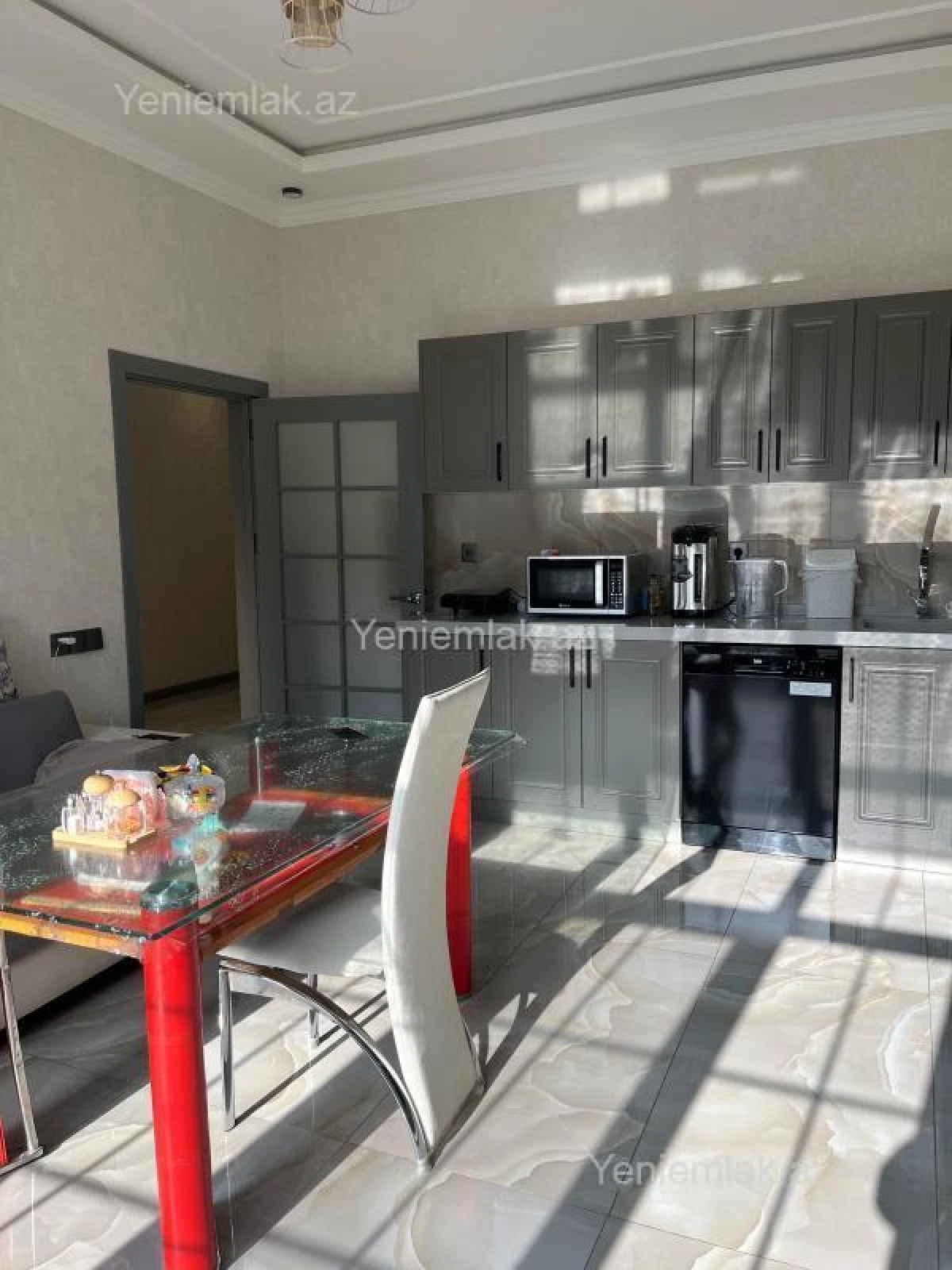 Satılır 6 otaqlı həyət evi 240 m²