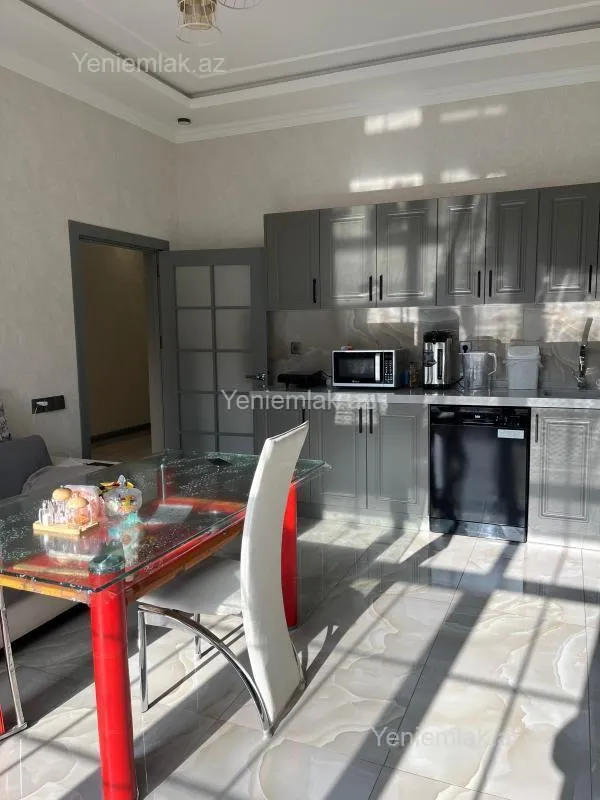 Satılır 6 otaqlı həyət evi 240 m²