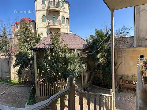 Satılır 9 otaqlı həyət evi 318 m²