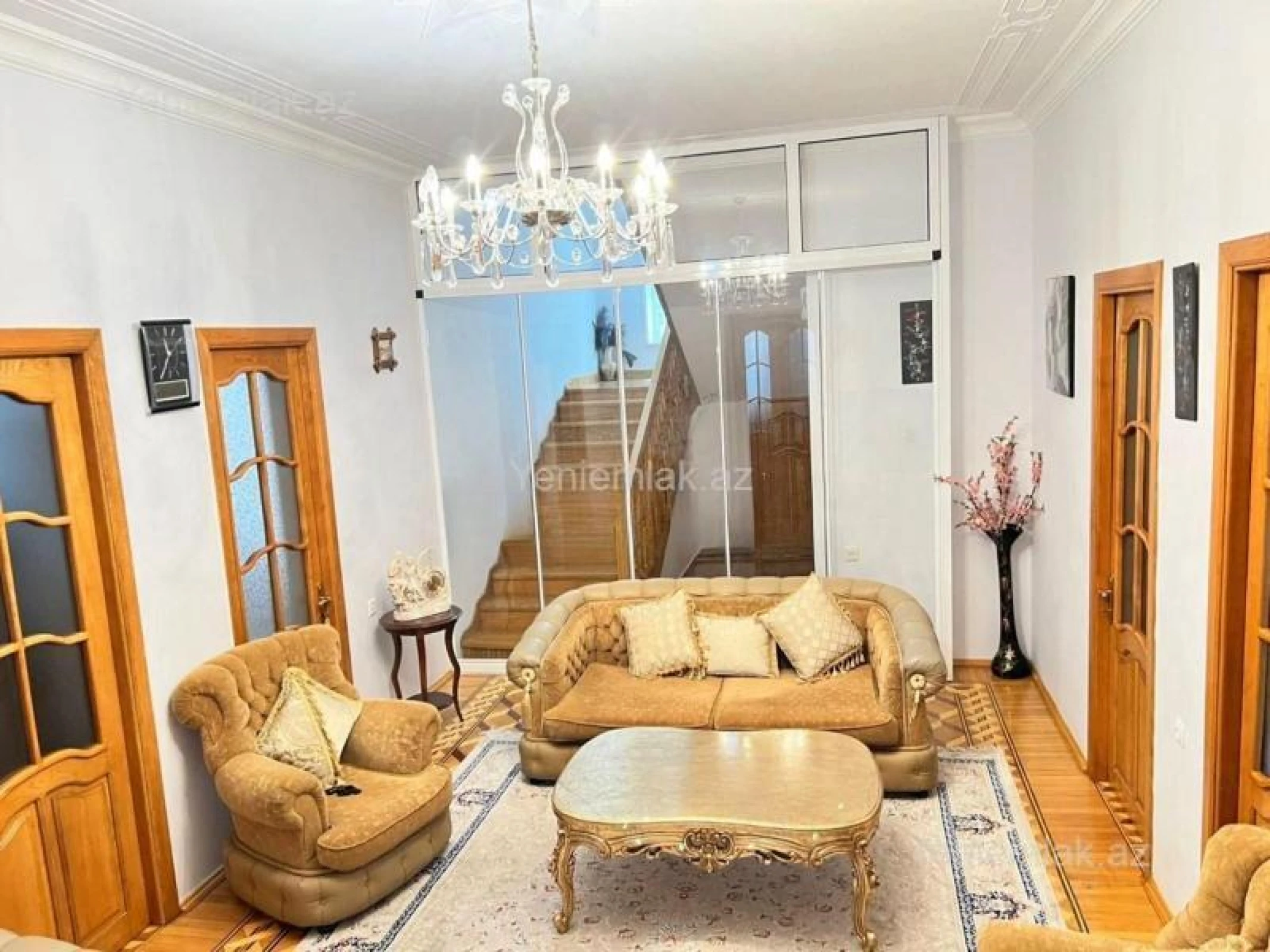Satılır 9 otaqlı həyət evi 318 m²