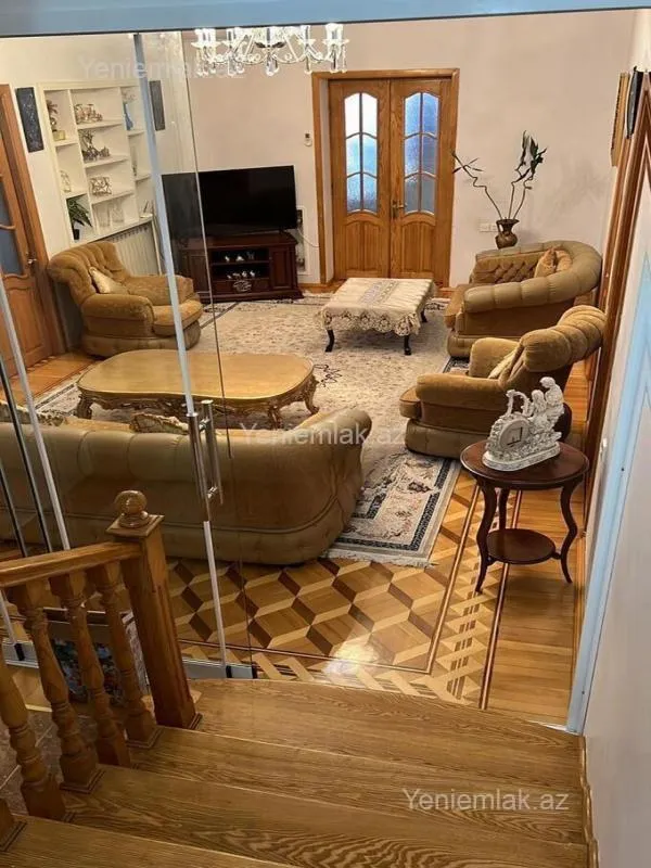 Satılır 9 otaqlı həyət evi 318 m²