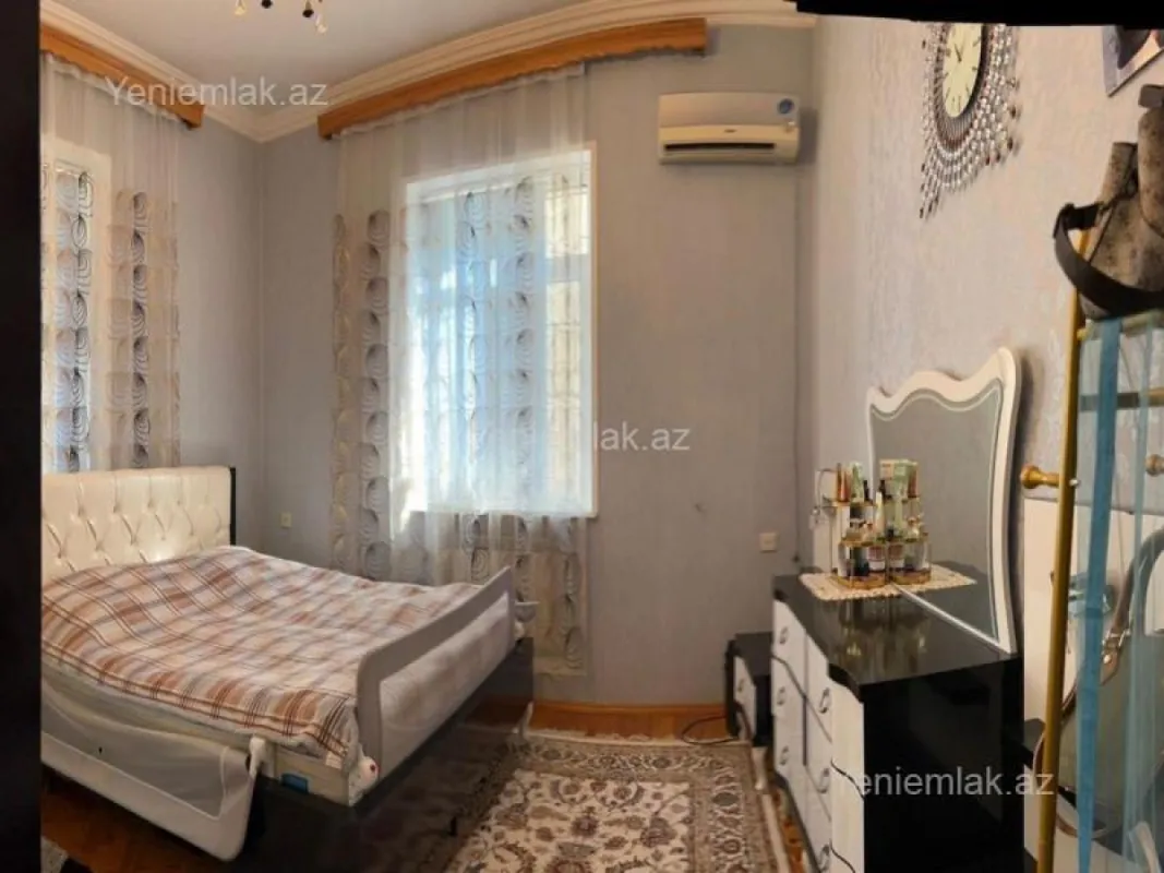 Satılır 9 otaqlı həyət evi 318 m²