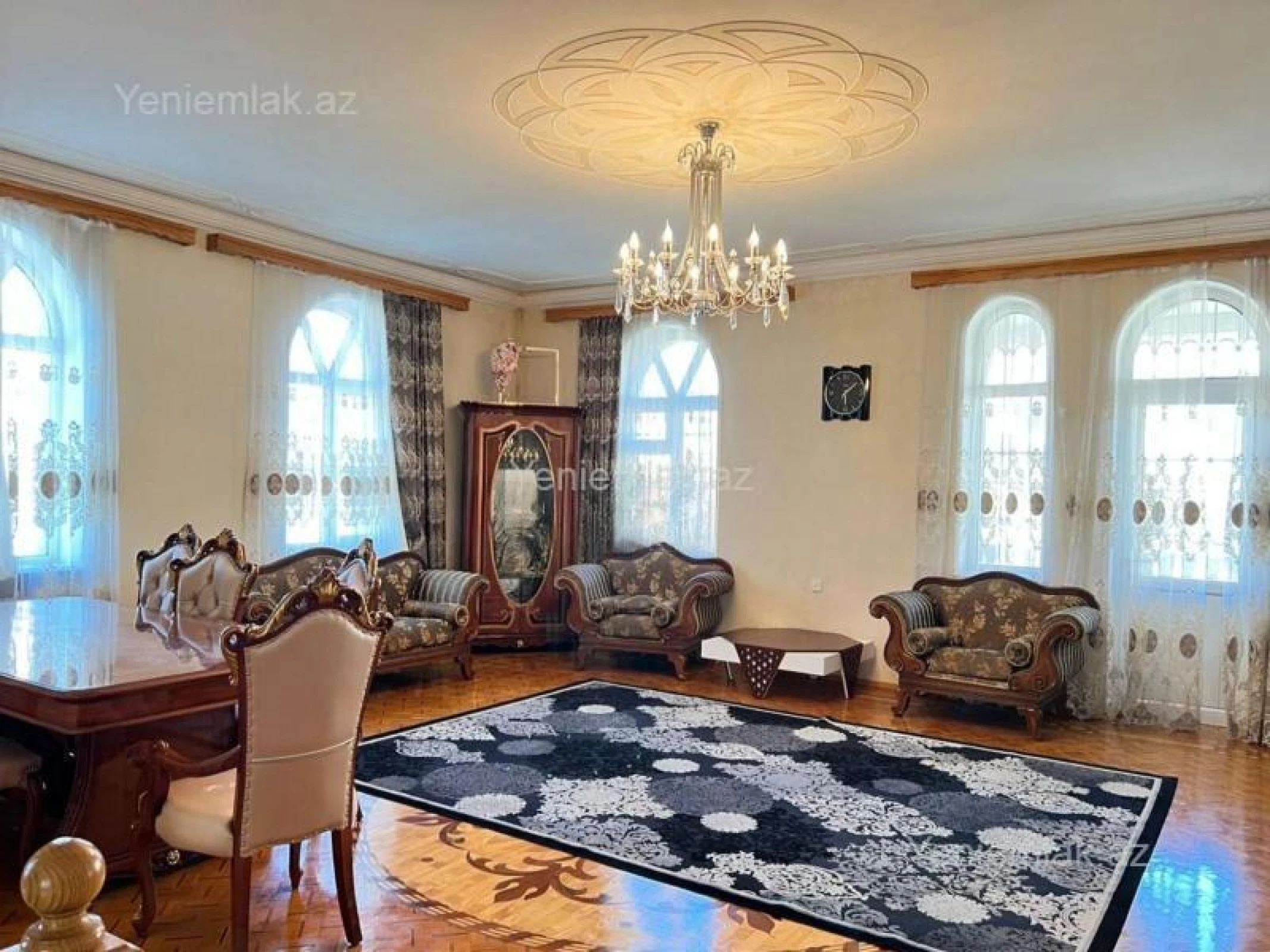 Satılır 9 otaqlı həyət evi 318 m²