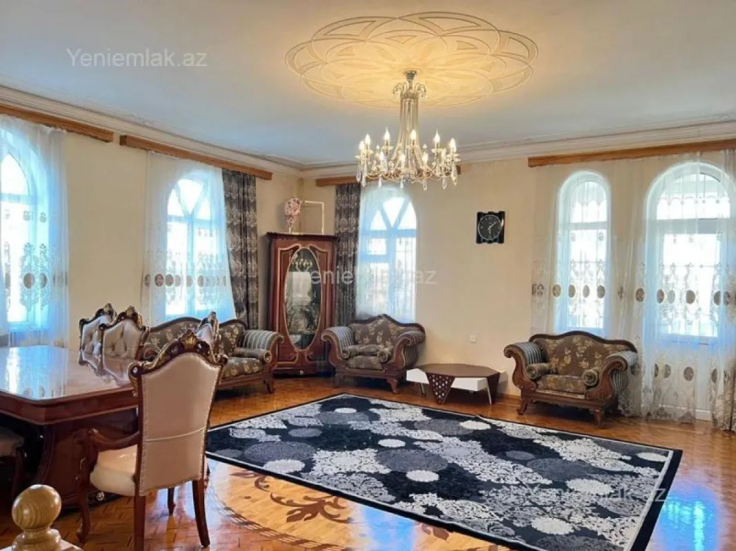 Satılır 9 otaqlı həyət evi 318 m²