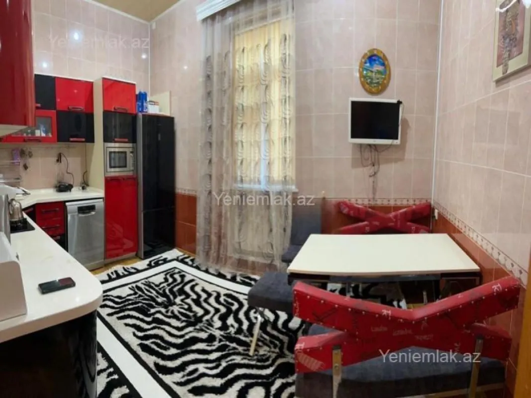 Satılır 9 otaqlı həyət evi 318 m²