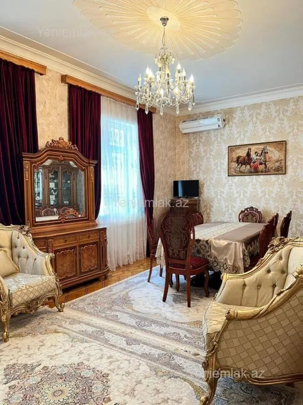 Satılır 9 otaqlı həyət evi 318 m²