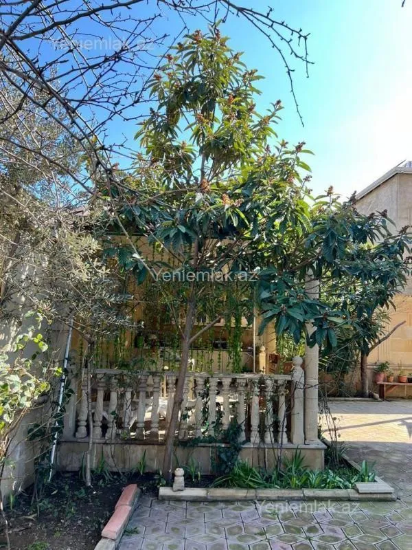 Satılır 9 otaqlı həyət evi 318 m²
