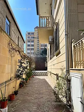 Satılır 9 otaqlı həyət evi 318 m²