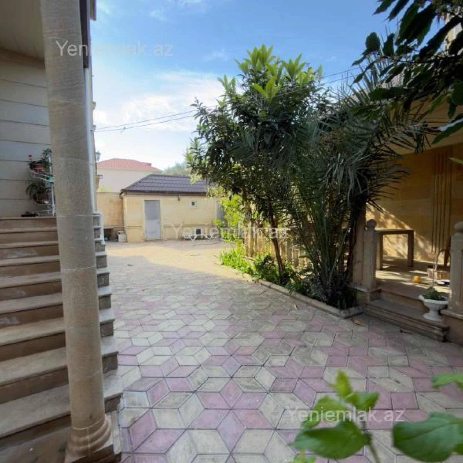 Satılır 9 otaqlı həyət evi 318 m²