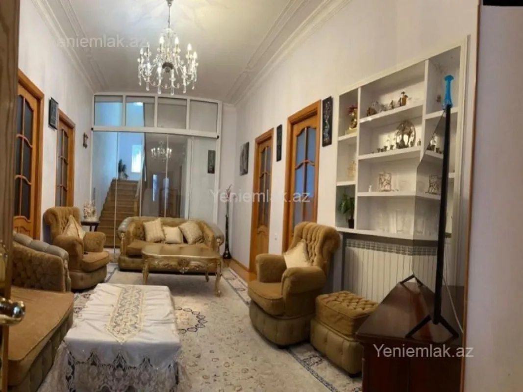 Satılır 9 otaqlı həyət evi 318 m²