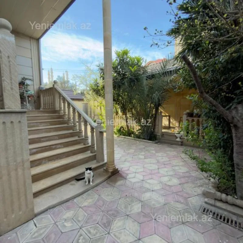 Satılır 9 otaqlı həyət evi 318 m²