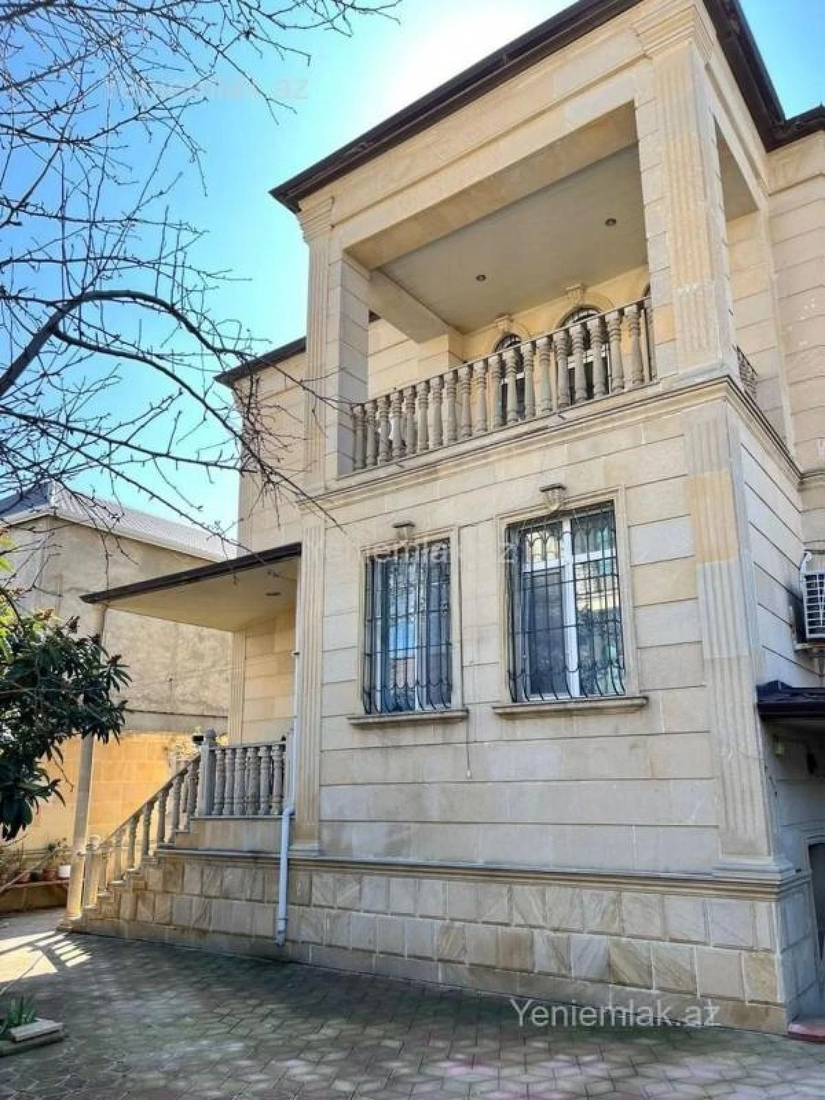 Satılır 9 otaqlı həyət evi 318 m²