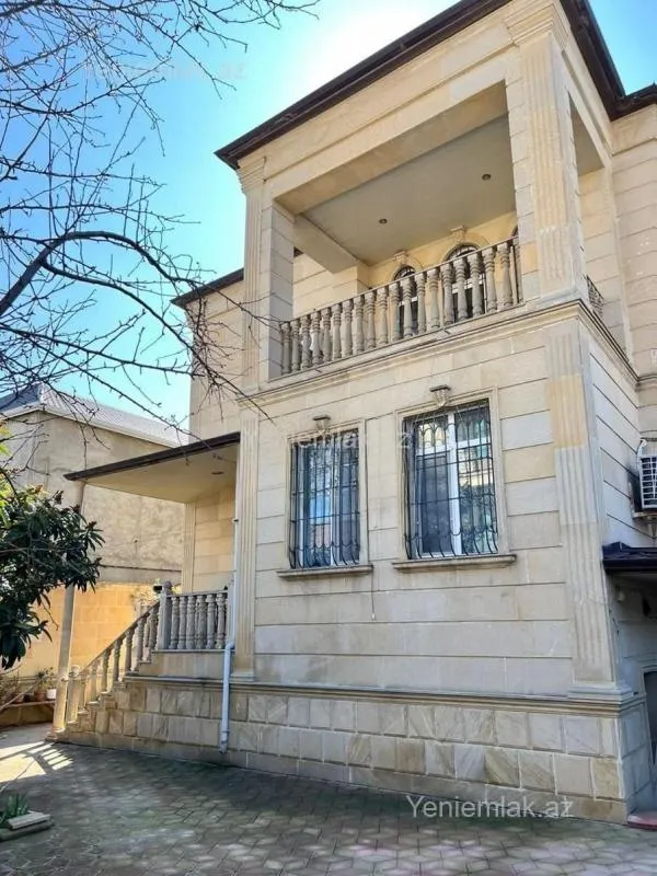 Satılır 9 otaqlı həyət evi 318 m²