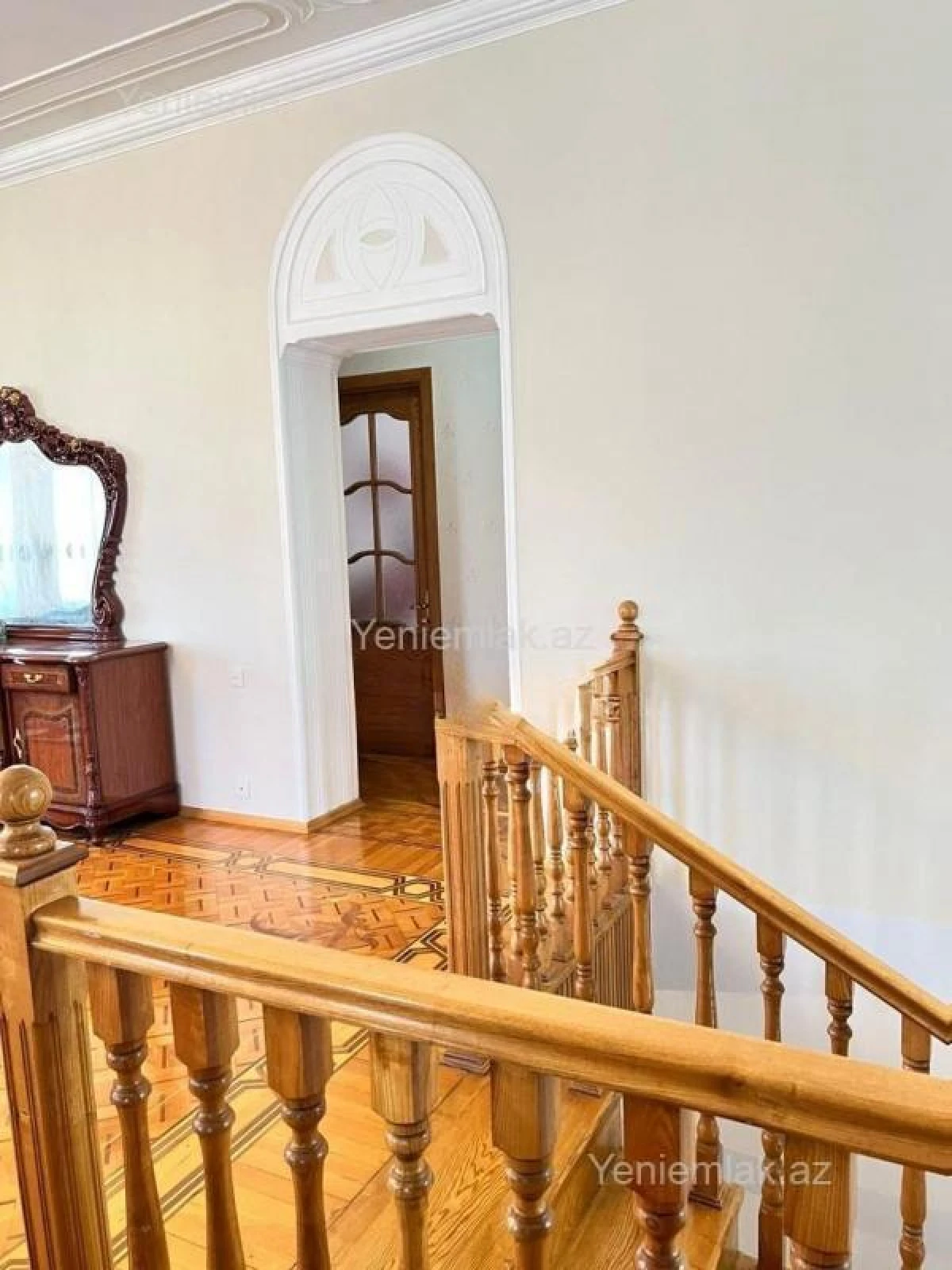 Satılır 9 otaqlı həyət evi 318 m²