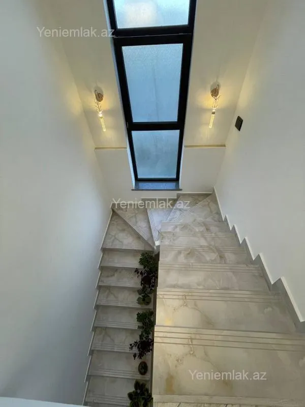 Satılır 6 otaqlı həyət evi 240 m²