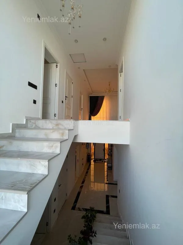 Satılır 6 otaqlı həyət evi 240 m²