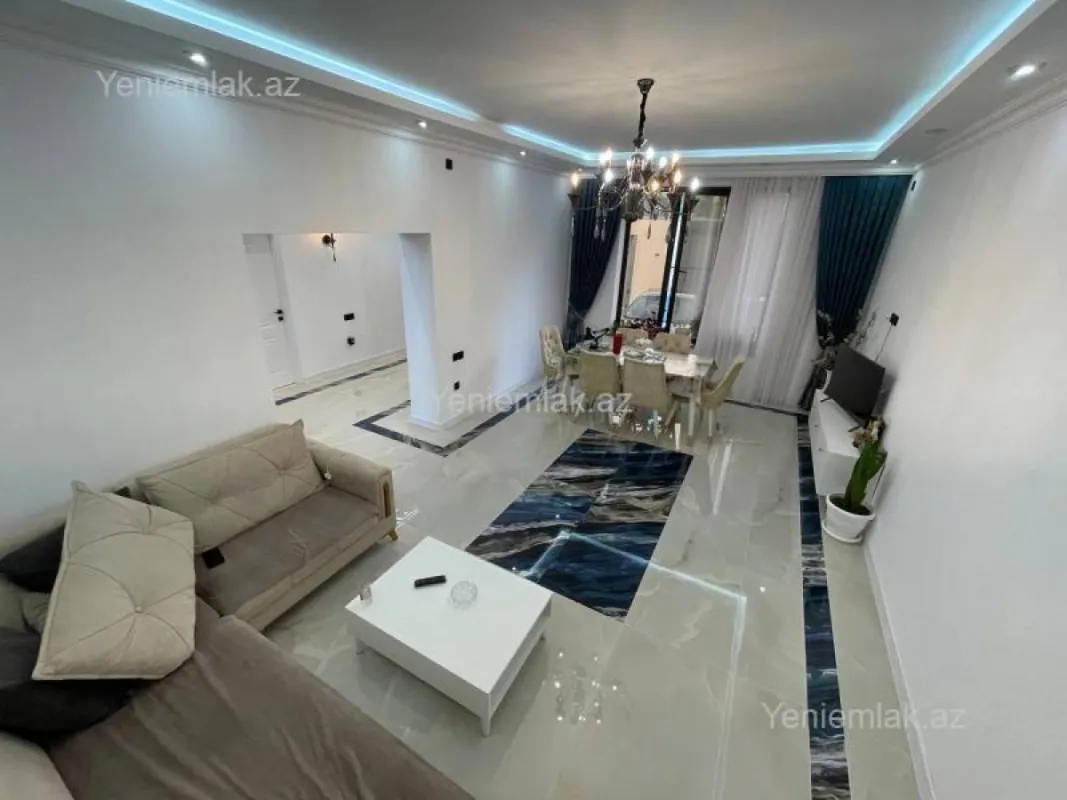 Satılır 6 otaqlı həyət evi 240 m²