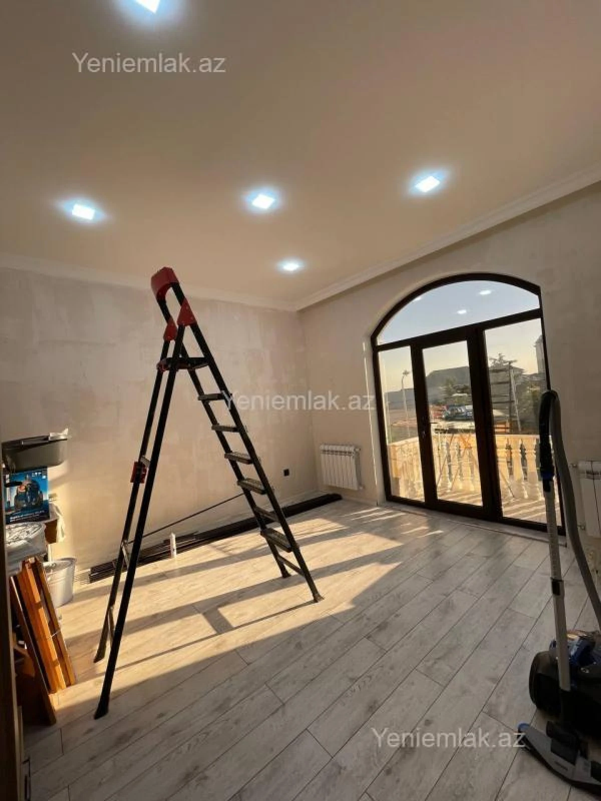 Satılır 6 otaqlı həyət evi 240 m²