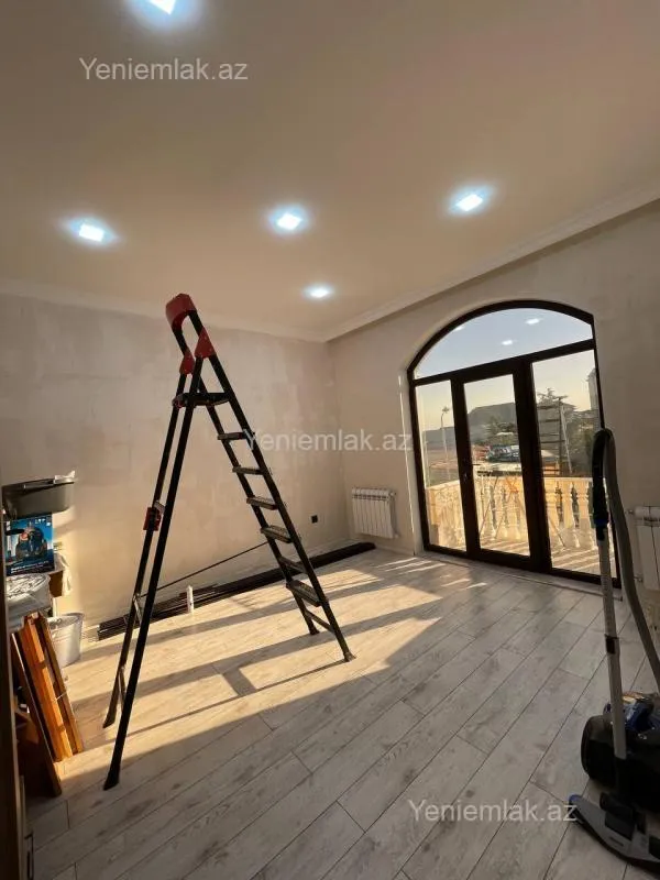 Satılır 6 otaqlı həyət evi 240 m²
