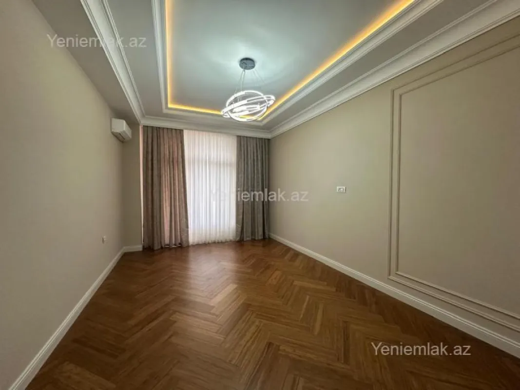 Satılır 4 otaqlı yeni tikili 240 m²