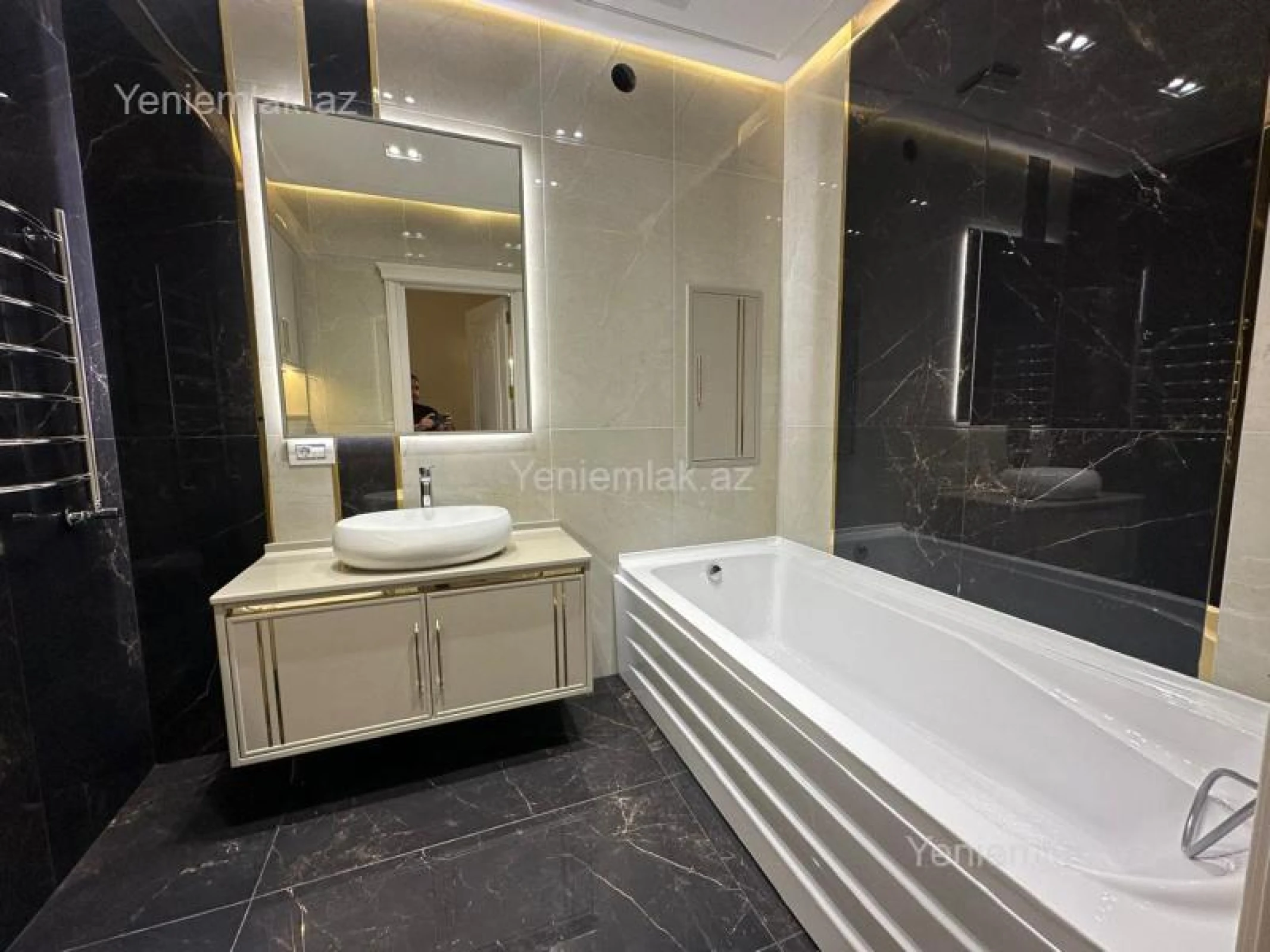 Satılır 4 otaqlı yeni tikili 240 m²