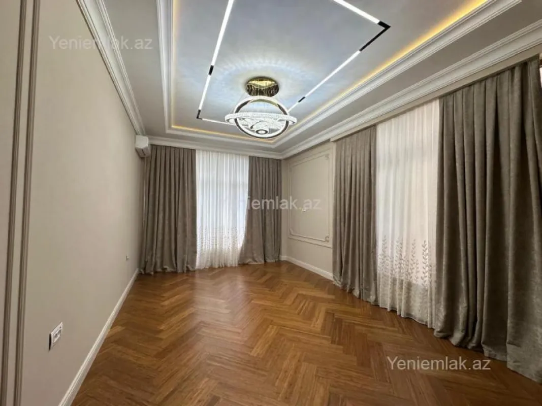 Satılır 4 otaqlı yeni tikili 240 m²