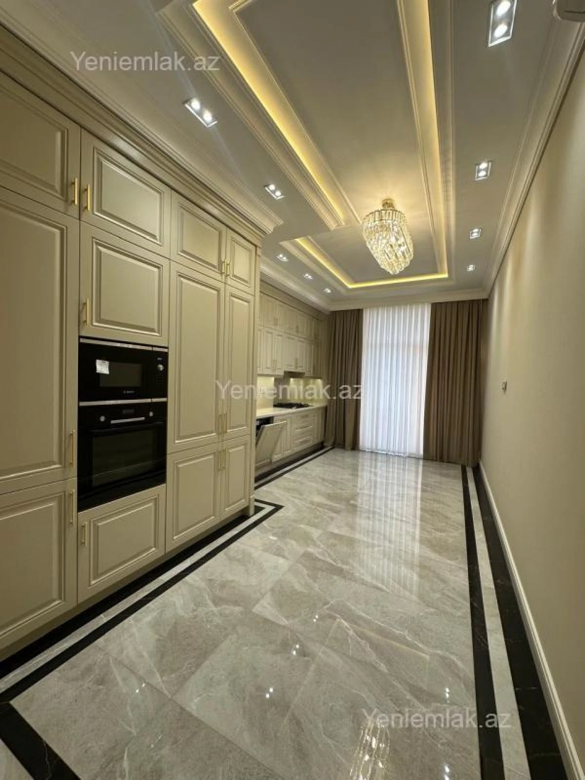 Satılır 4 otaqlı yeni tikili 240 m²