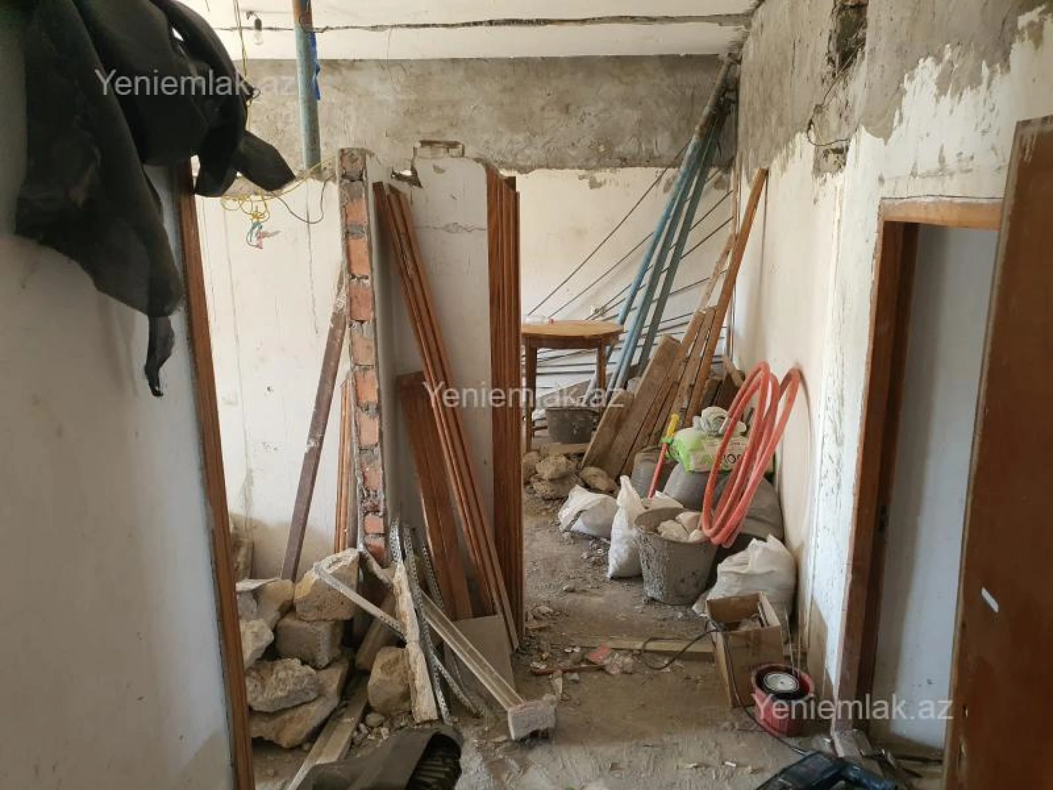 Satılır 7 otaqlı köhnə tikili 220 m²