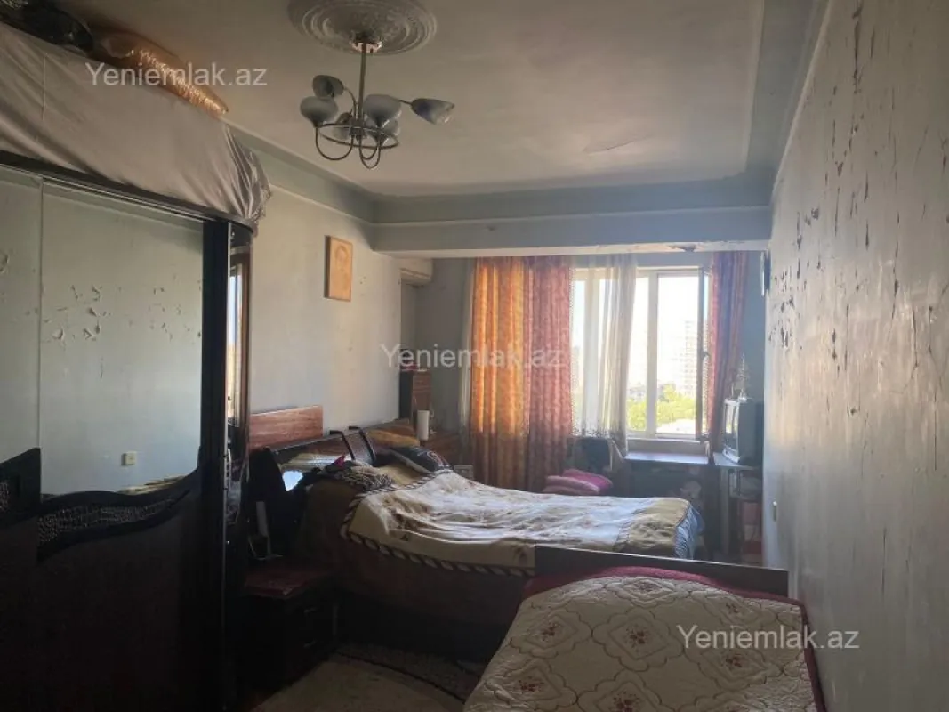 Satılır 7 otaqlı köhnə tikili 220 m²