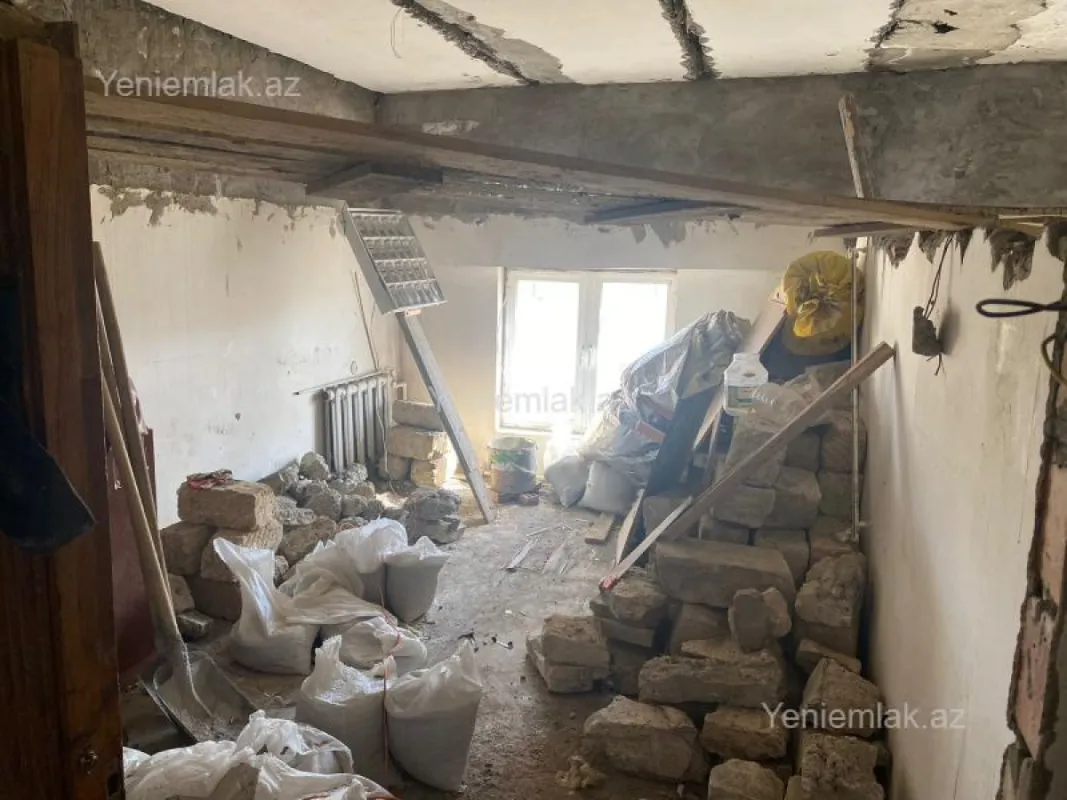 Satılır 7 otaqlı köhnə tikili 220 m²