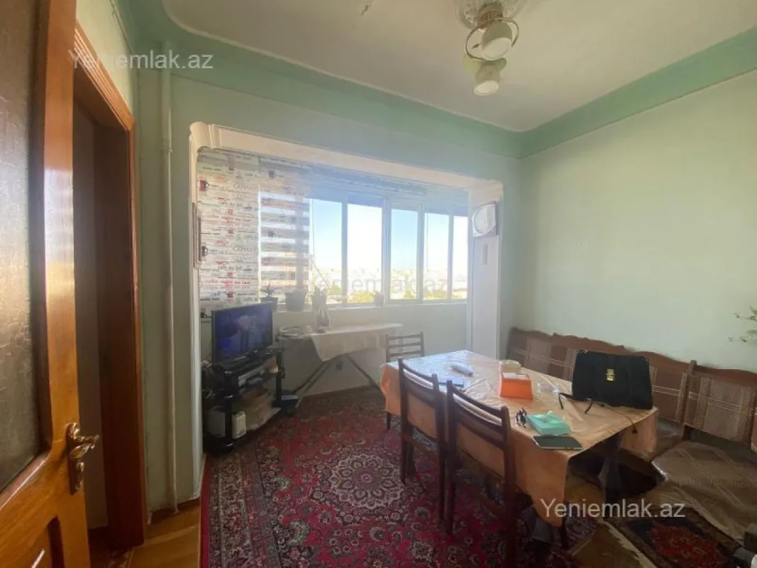 Satılır 7 otaqlı köhnə tikili 220 m²