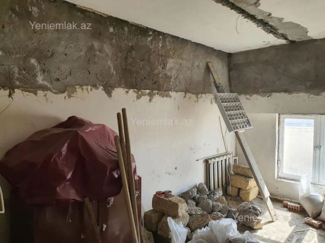 Satılır 7 otaqlı köhnə tikili 220 m²