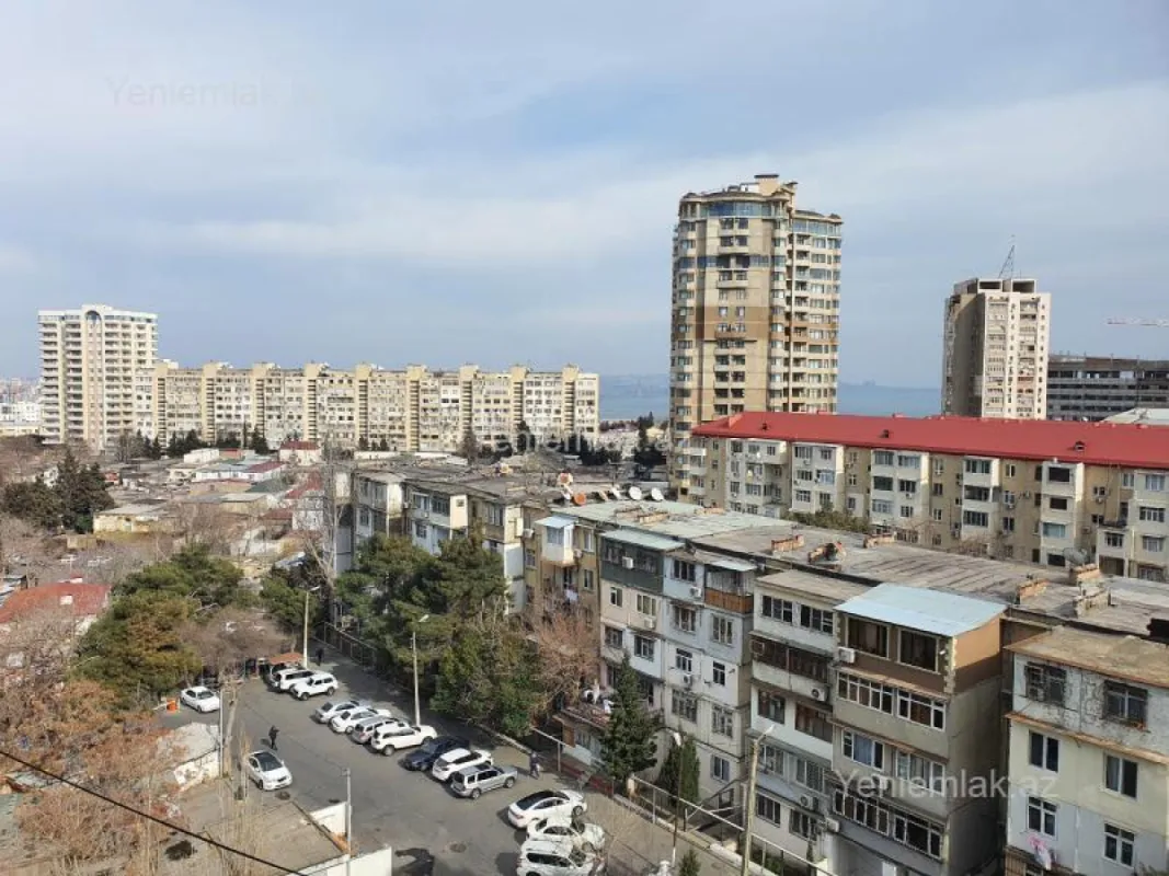 Satılır 7 otaqlı köhnə tikili 220 m²