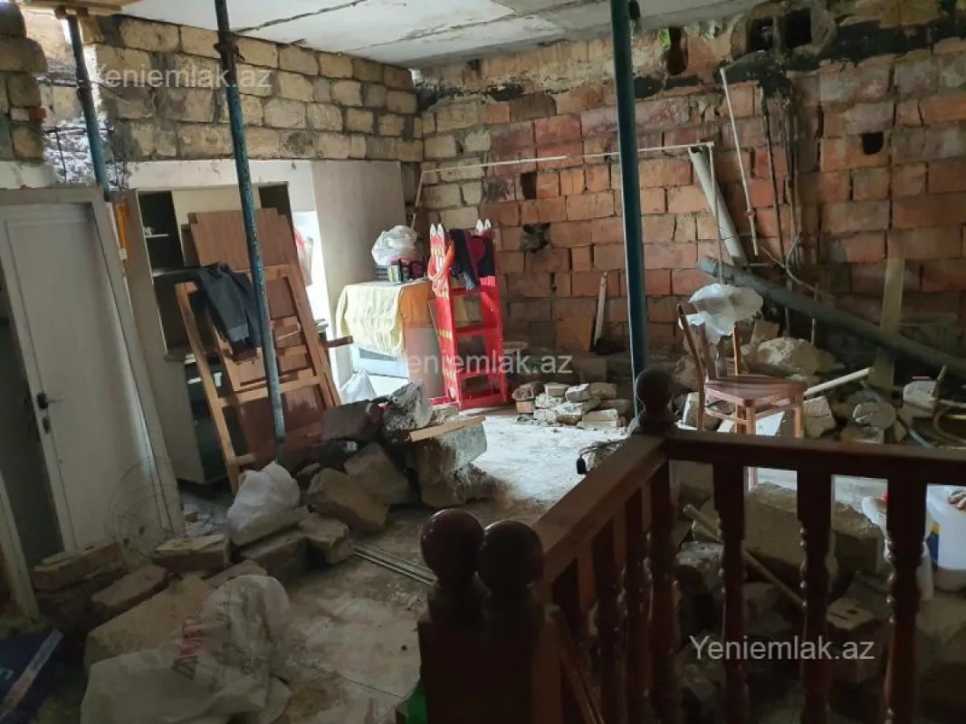 Satılır 7 otaqlı köhnə tikili 220 m²