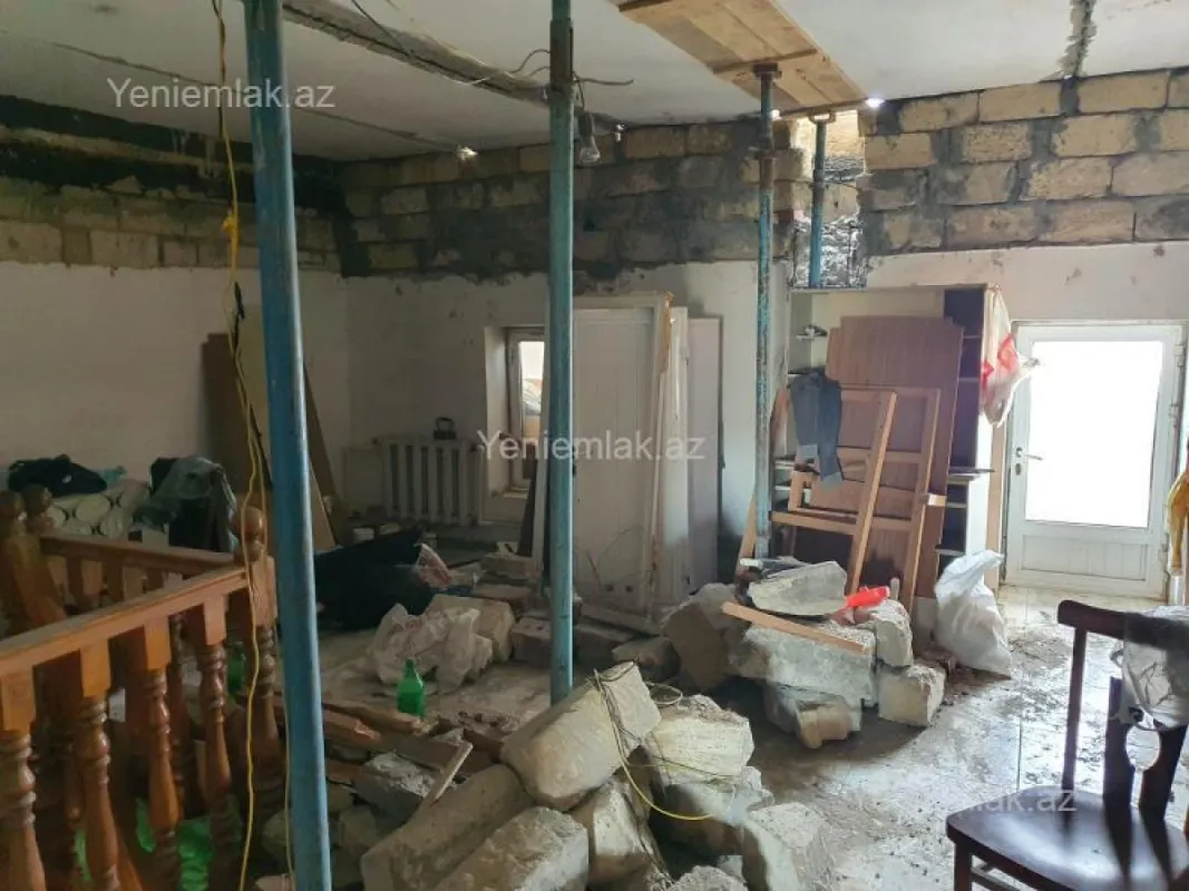 Satılır 7 otaqlı köhnə tikili 220 m²