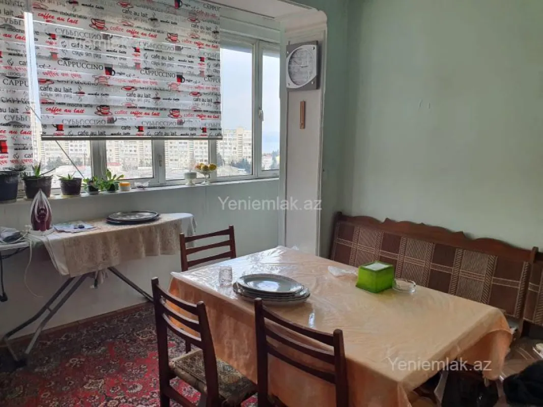 Satılır 7 otaqlı köhnə tikili 220 m²