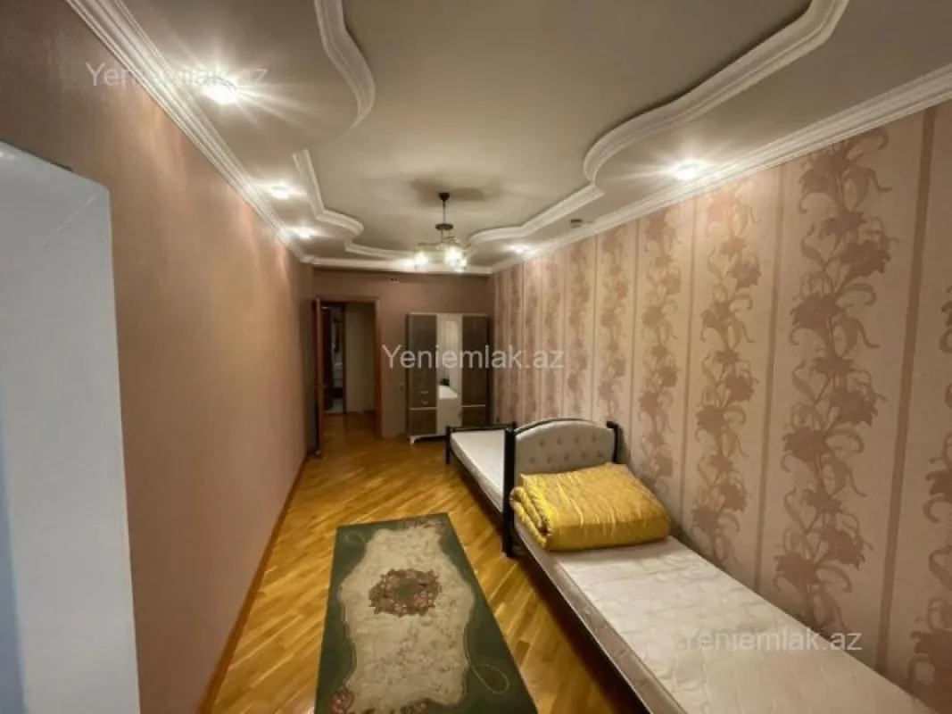 Satılır 3 otaqlı yeni tikili 130 m²