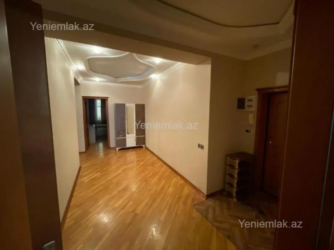 Satılır 3 otaqlı yeni tikili 130 m²