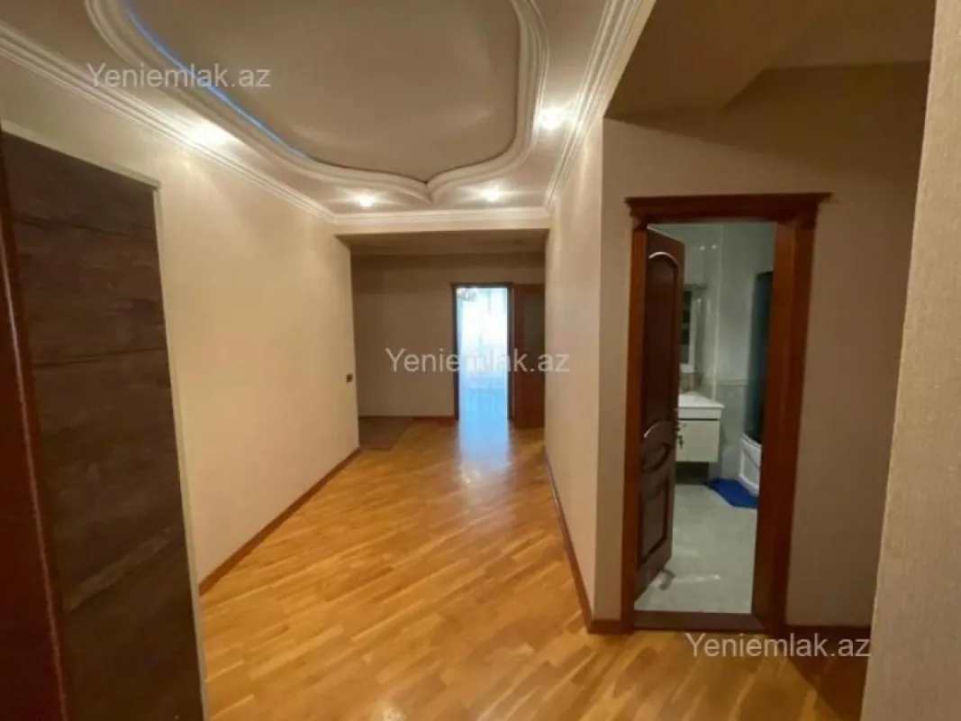 Satılır 3 otaqlı yeni tikili 130 m²