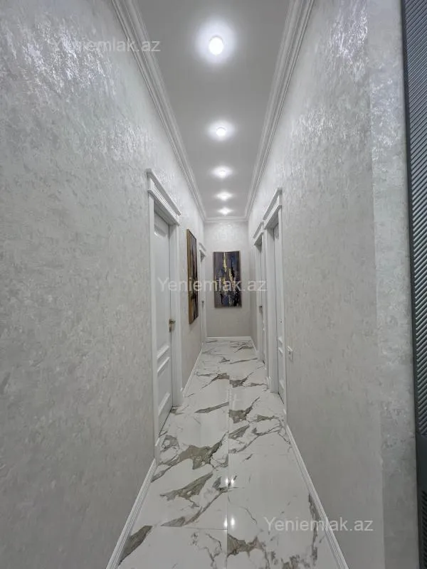 Satılır 3 otaqlı yeni tikili 130 m²