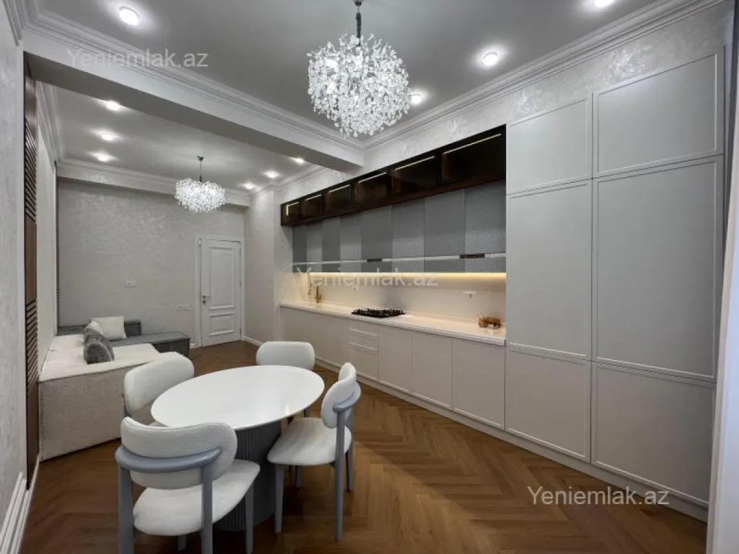 Satılır 3 otaqlı yeni tikili 130 m²