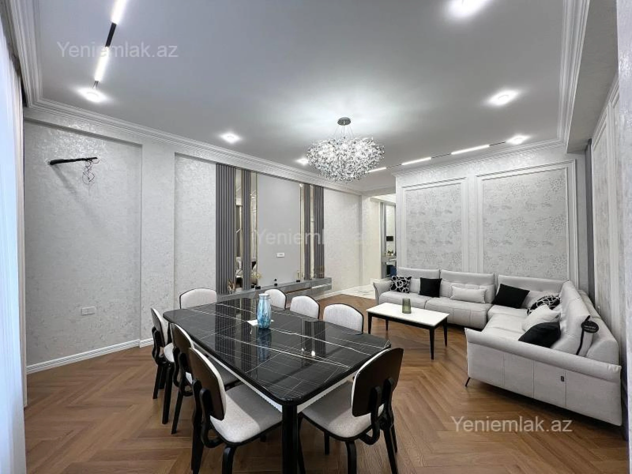 Satılır 3 otaqlı yeni tikili 130 m²