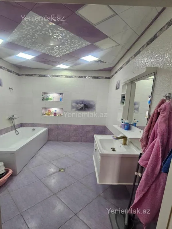 Satılır 3 otaqlı yeni tikili 125 m²