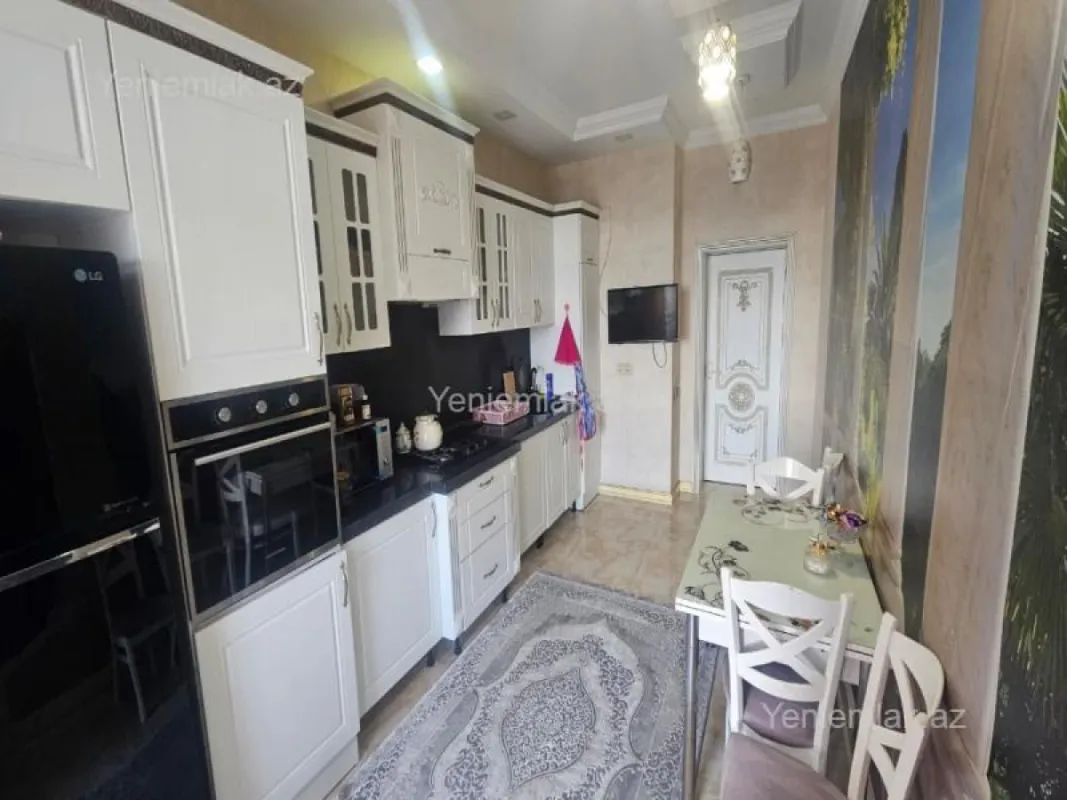 Satılır 3 otaqlı yeni tikili 125 m²