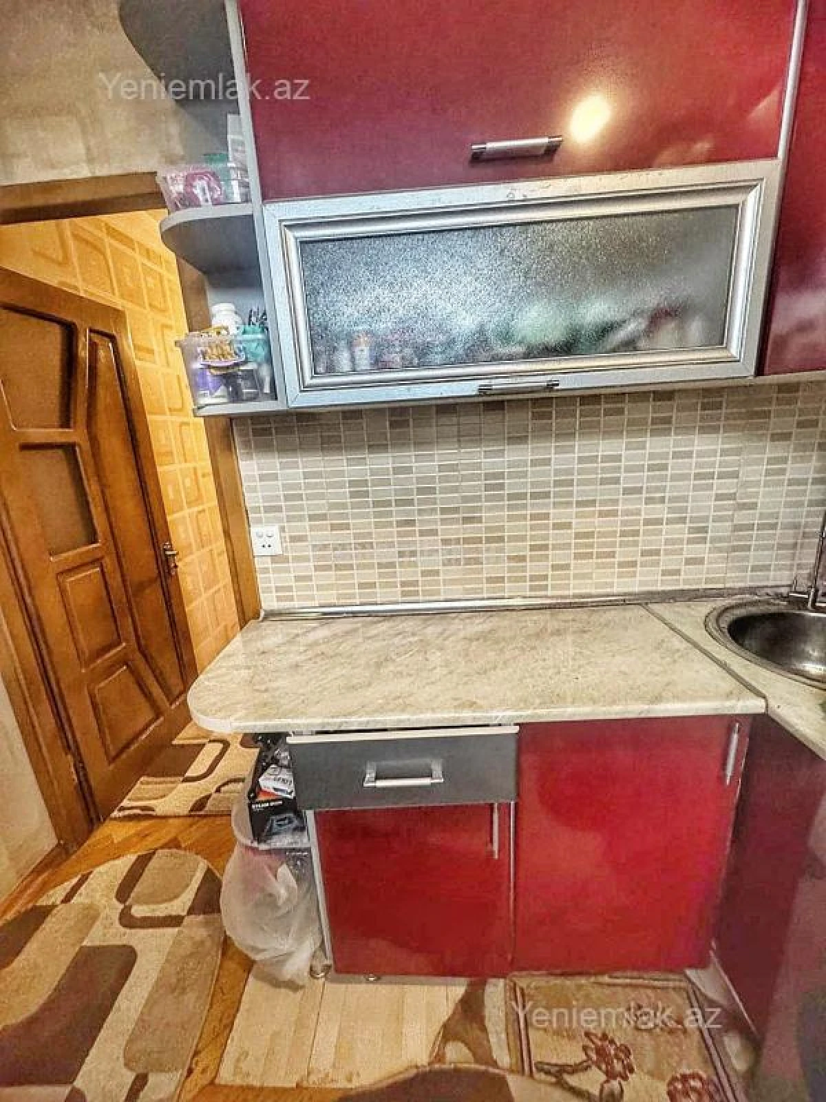 Satılır 3 otaqlı köhnə tikili 75 m²