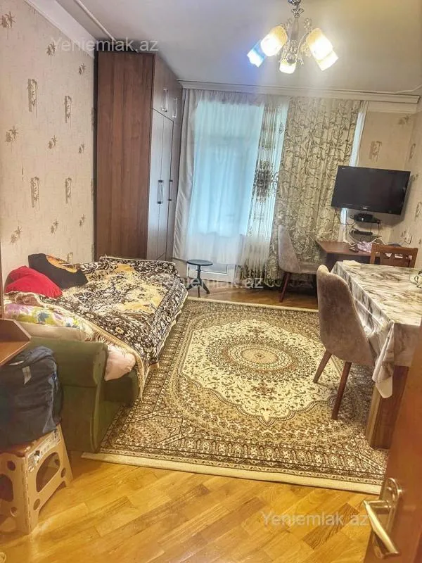 Satılır 3 otaqlı köhnə tikili 75 m²