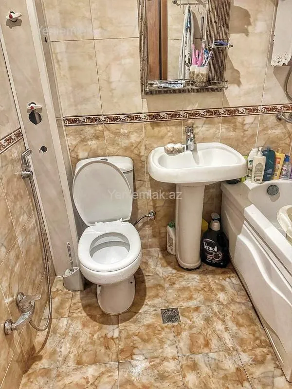 Satılır 3 otaqlı köhnə tikili 75 m²
