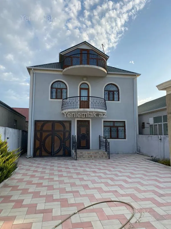 Satılır 4 otaqlı həyət evi 300 m²